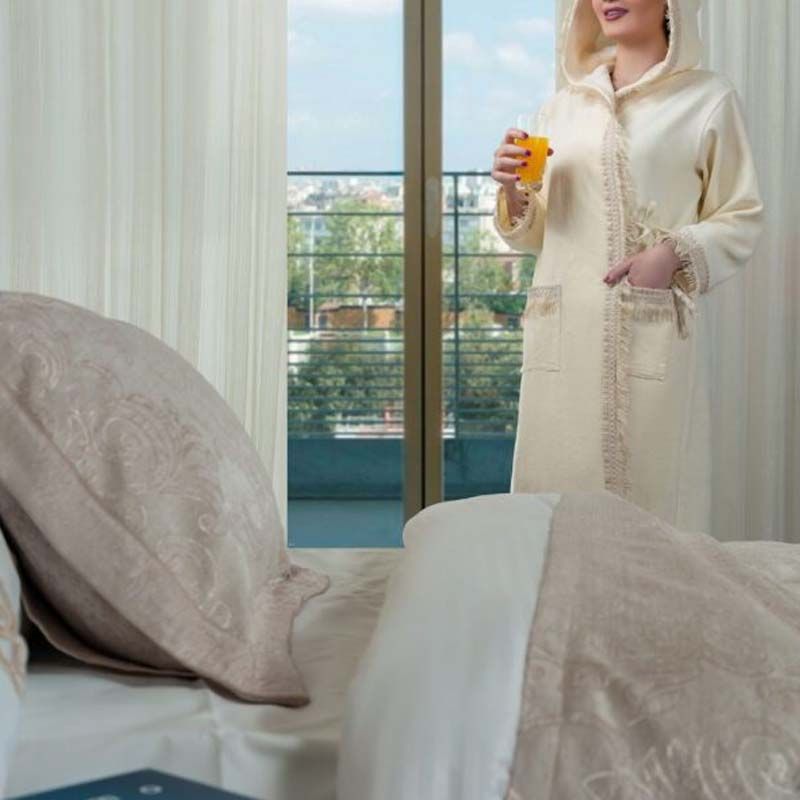 تصویر  حوله تن پوش طرح olivia