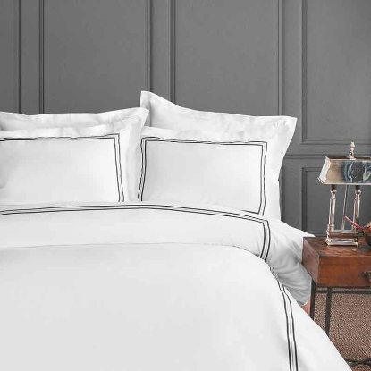 خرید کاور لحاف گلدوزی 6 تکه دونفره ورونیکا مدل boulevard سفید | ورونیکا