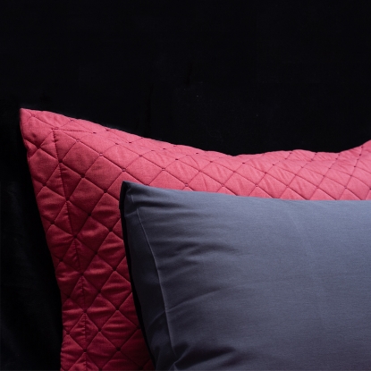 بالش روتختی چهار فصل دو نفره پنبه دوزی ورونیکا 6 تکه سرخابی با ملحفه | ورونیکا